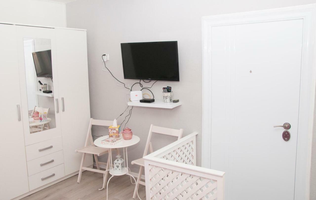 Bistrik Rose Apartment SJJ Extérieur photo
