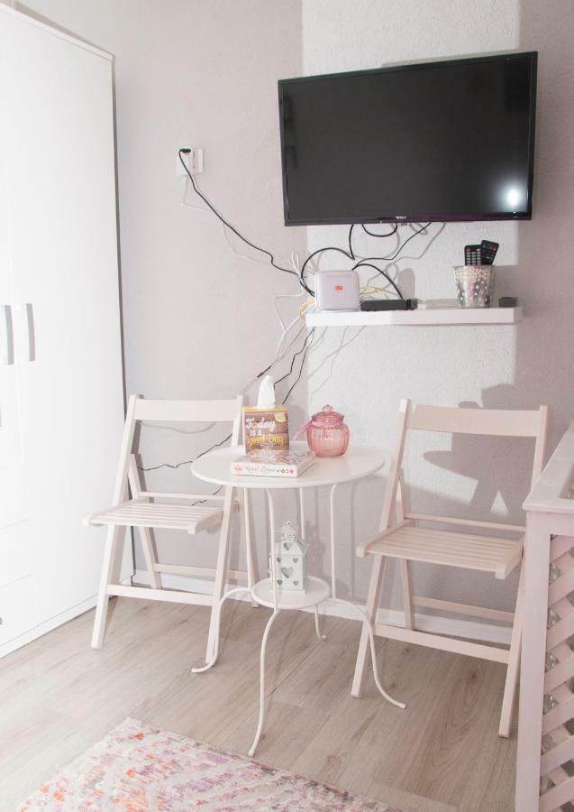 Bistrik Rose Apartment SJJ Extérieur photo