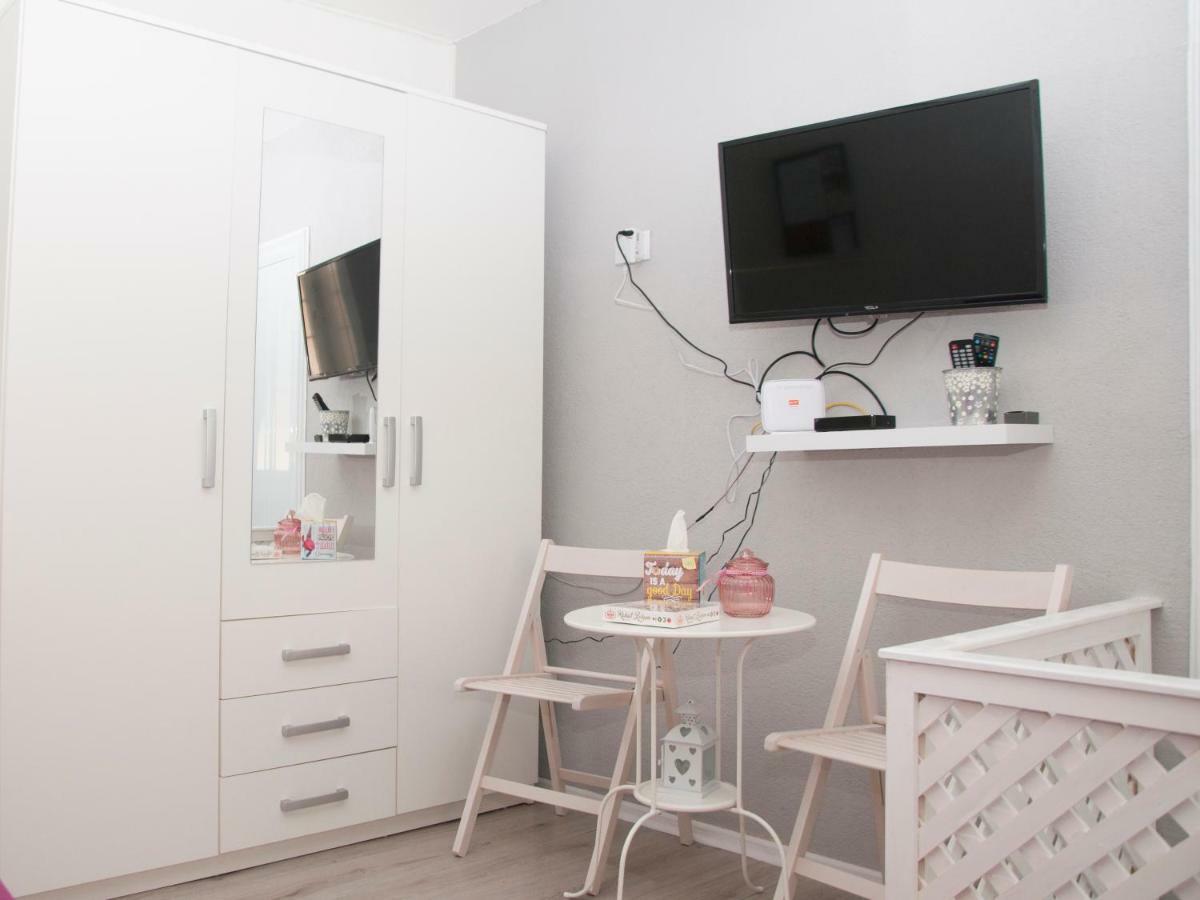 Bistrik Rose Apartment SJJ Extérieur photo
