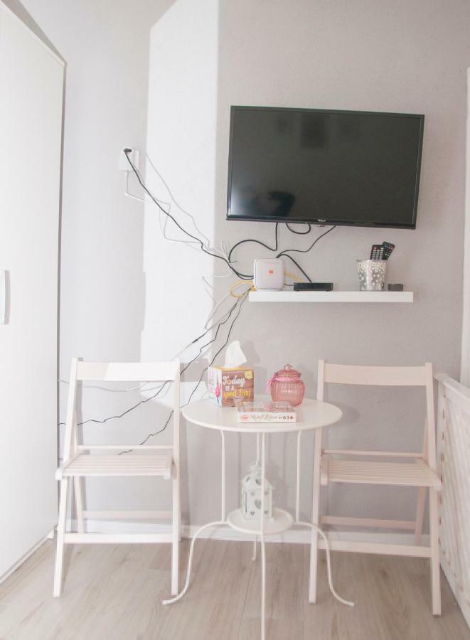 Bistrik Rose Apartment SJJ Extérieur photo